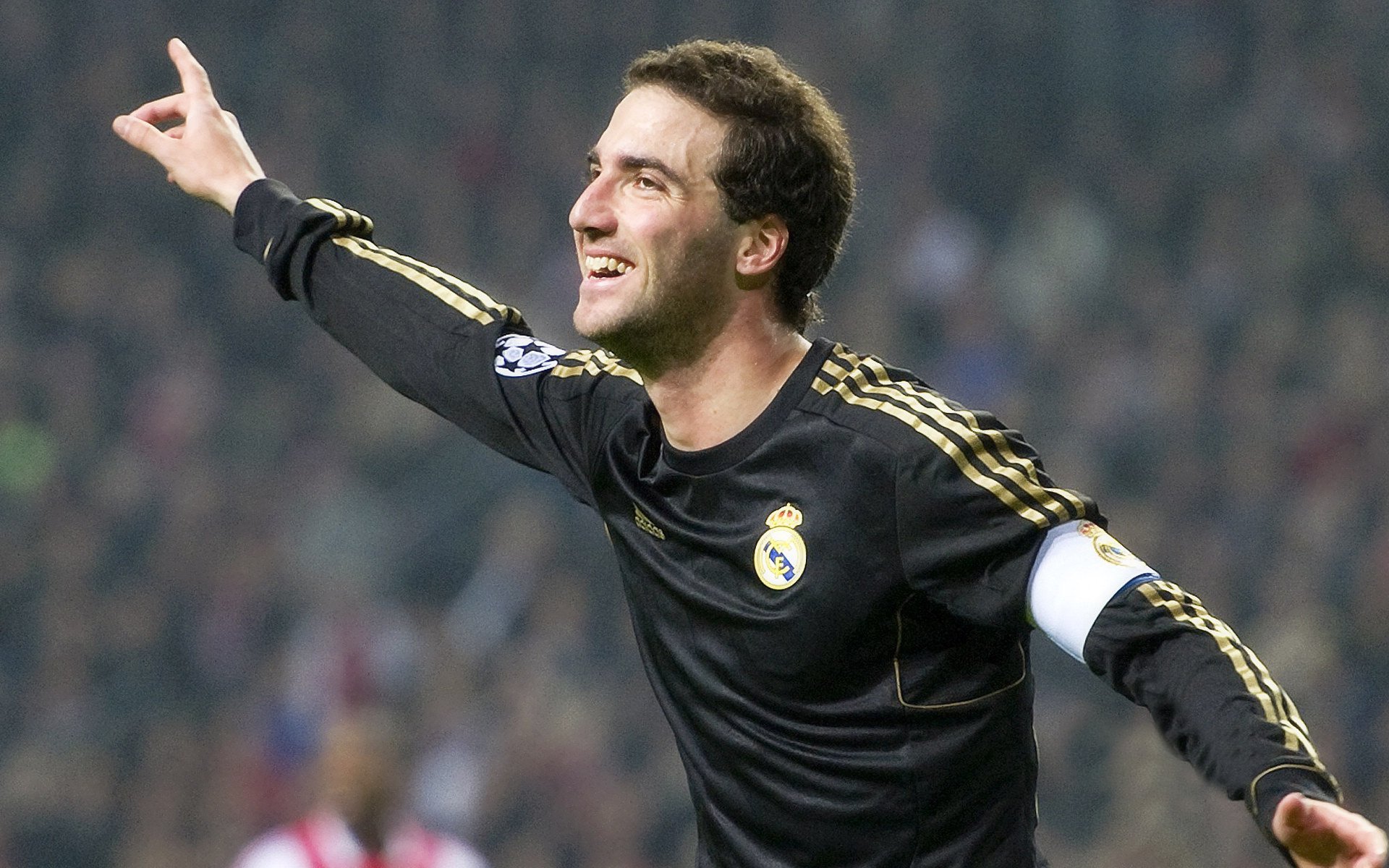 以“足球+文化”驱动产业融合，打造具有中国特色的体育文化品牌