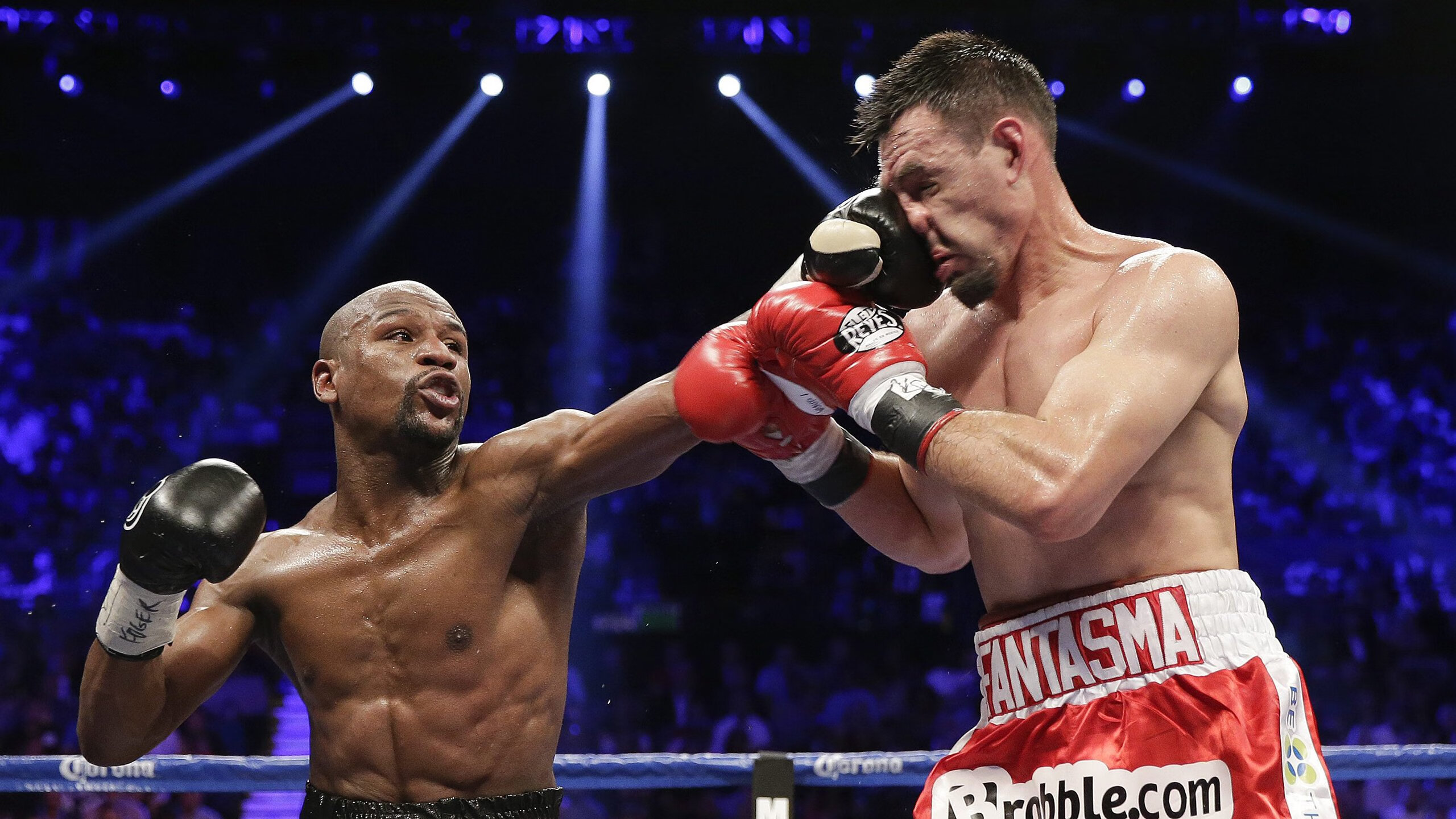 德甲：拜仁5-1狂胜汉堡，莱万梅开二度，拜仁10分领跑德甲