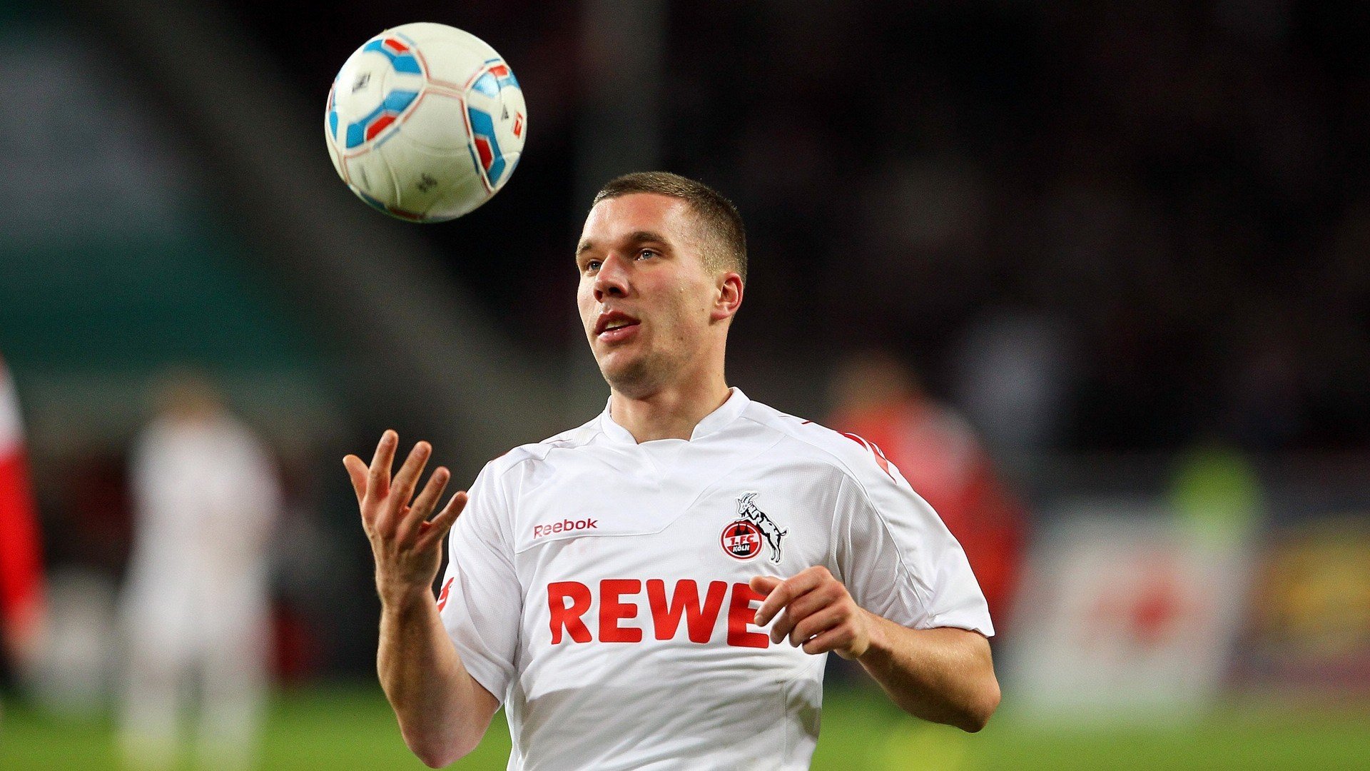 乐鱼官方登录入口-德甲激烈，球迷支持不断，德甲足球说